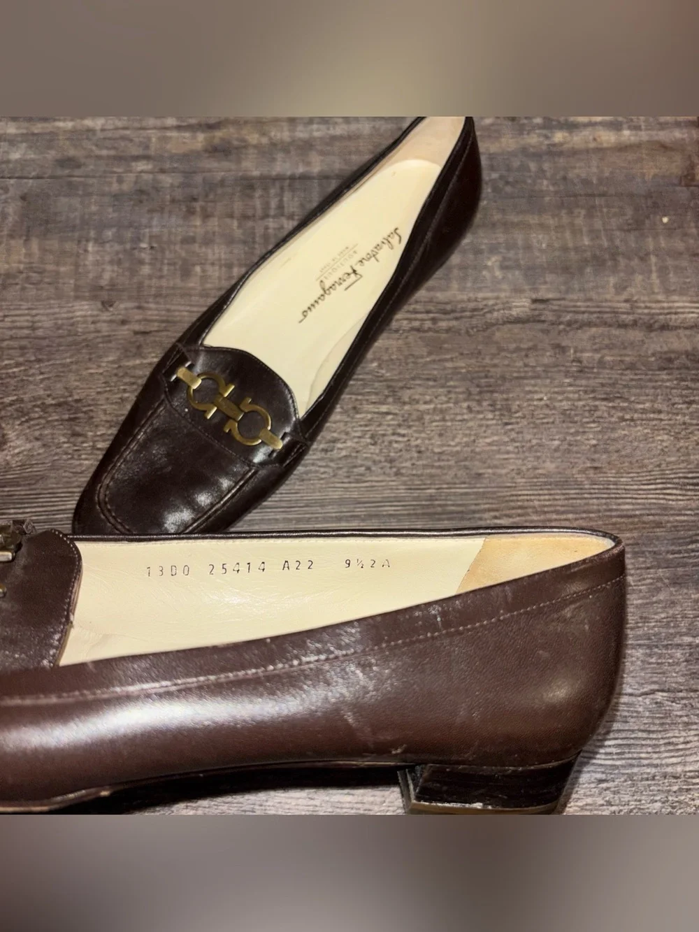 Salvatore Ferragamo Boutique Brown Leather Loafers Gold Gancini Flats lady 9.5AA